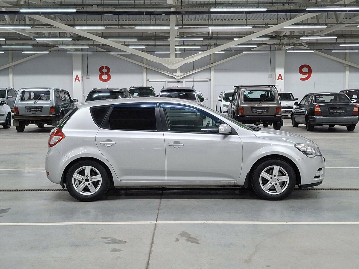 Kia Ceed I Рестайлинг, 2011 Фото №4