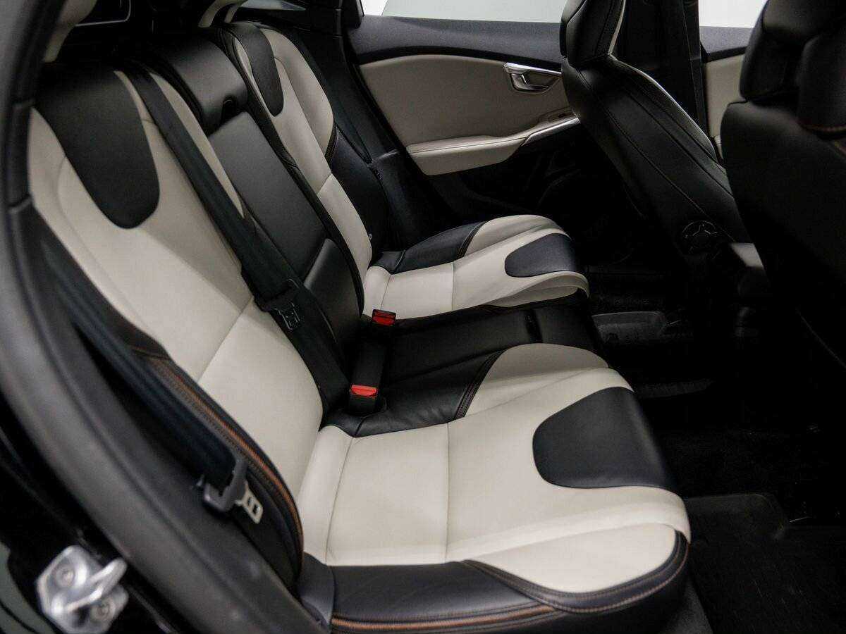 Volvo V40 Cross Country, 2015 Фото №8