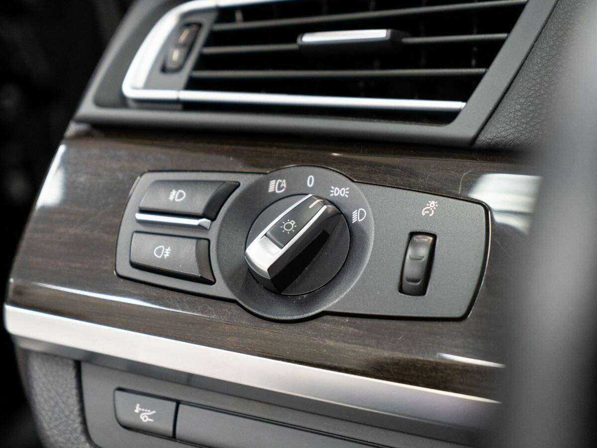 BMW 7 серии 740d xDrive, 2013 Фото №20