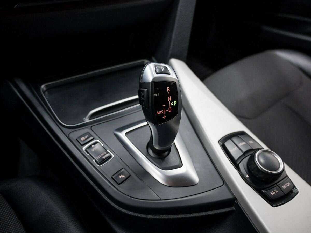 BMW 3 серии 318i, 2016 Фото №18