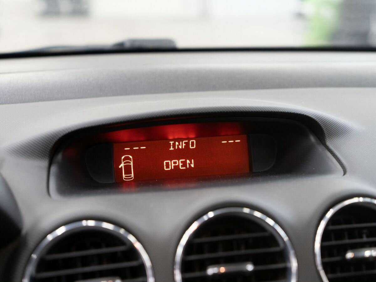 Peugeot 308, 2011 Фото №10