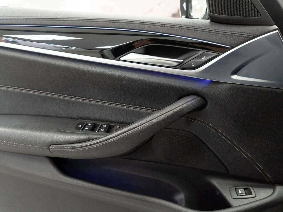 BMW 5 серии 530d xDrive, 2018 Фото №16