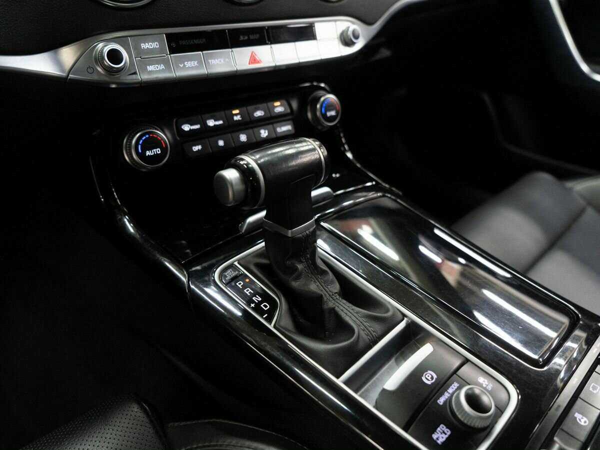 Kia Stinger, 2018 Фото №12