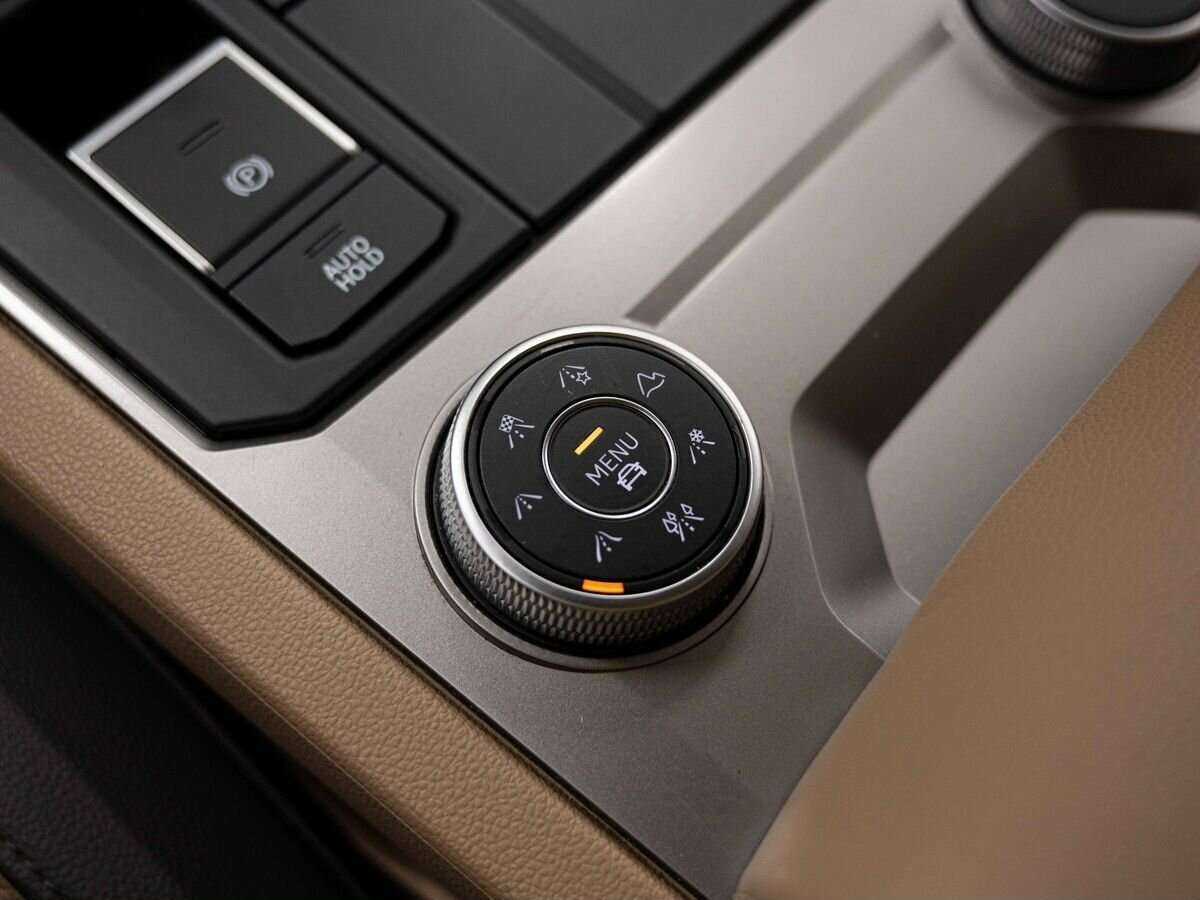 Volkswagen Touareg, 2018 Фото №21