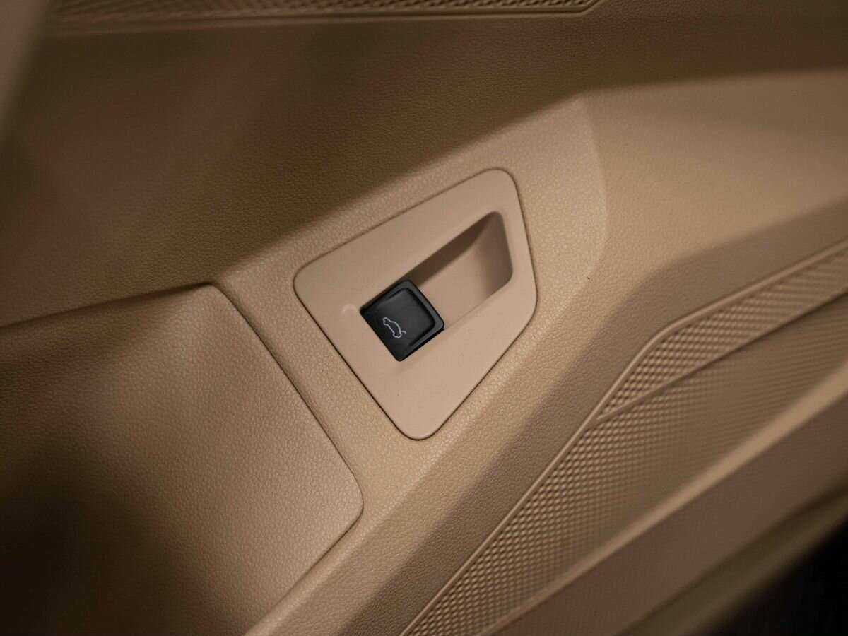 Volkswagen Touareg, 2018 Фото №24