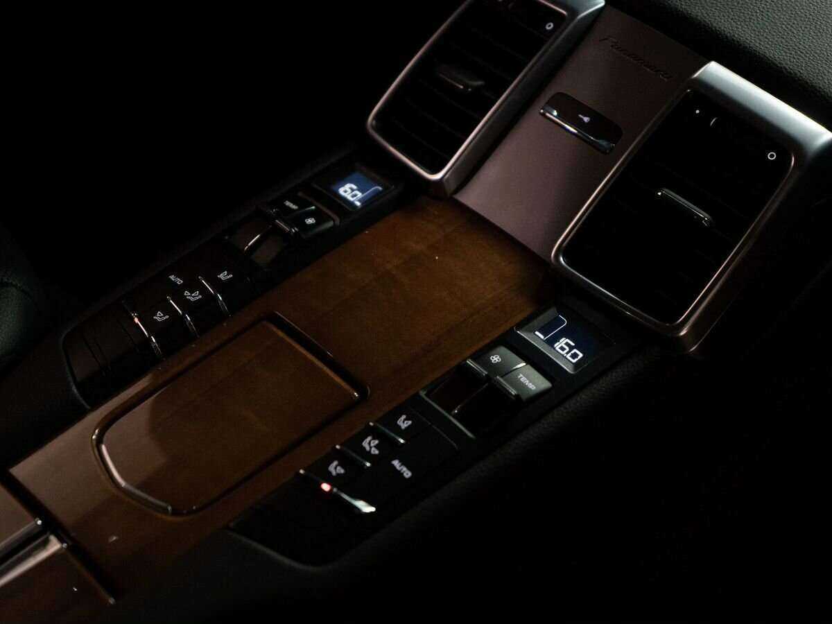 Porsche Panamera 4, 2011 Фото №19