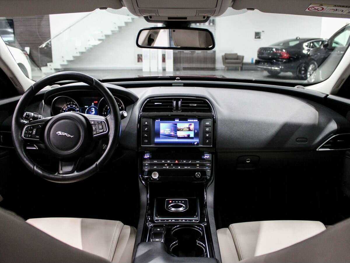 Jaguar XE, 2016 Фото №19