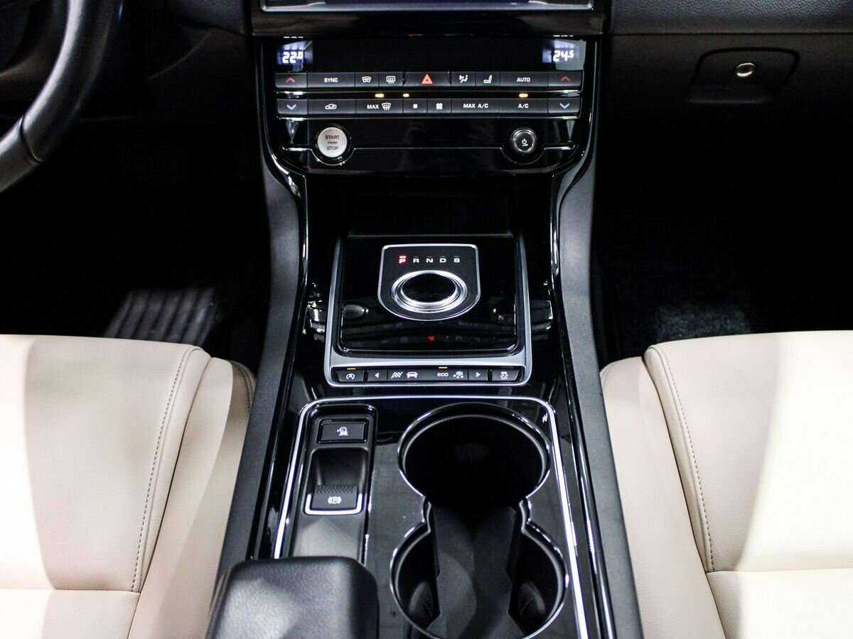 Jaguar XE, 2016 Фото №20