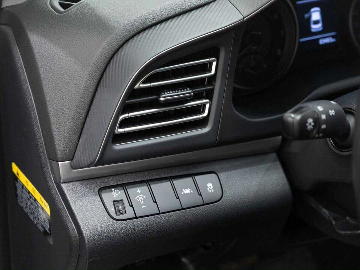 Hyundai Avante, 2018 Фото №19