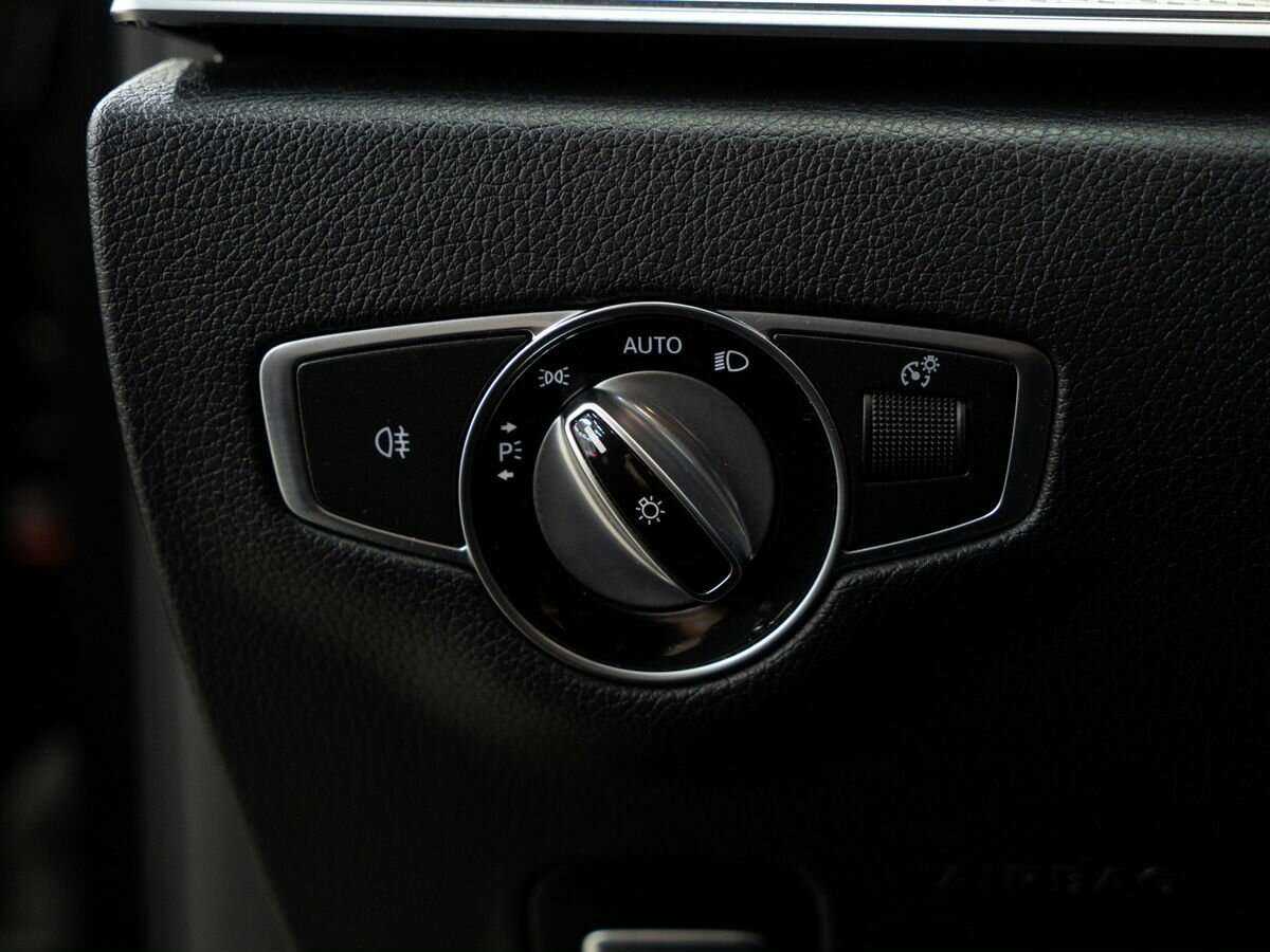 Mercedes-Benz E-Класс 200, 2019 Фото №21