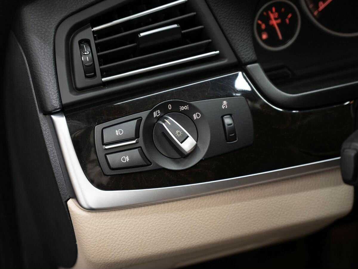 BMW 5 серии 525d, 2011 Фото №18