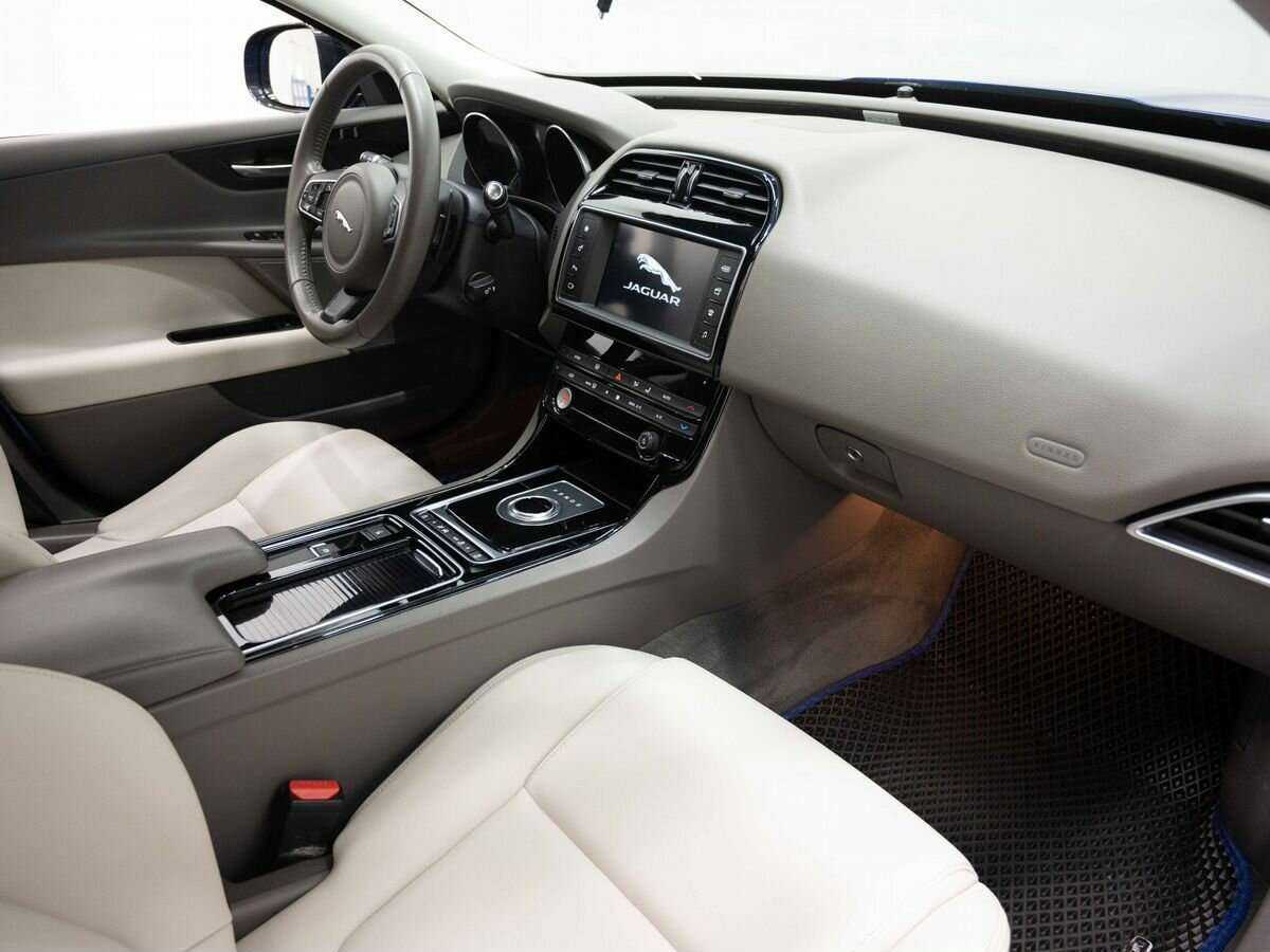 Jaguar XE, 2017 Фото №11