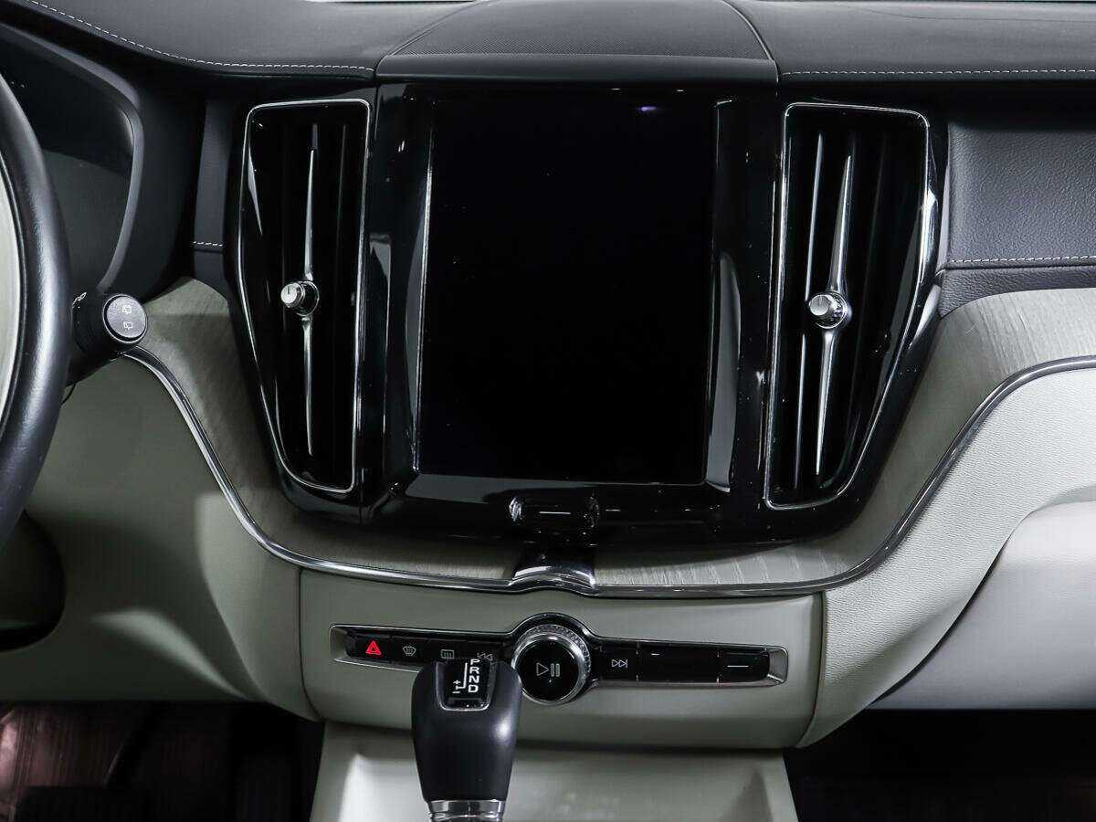 Volvo XC60, 2021 Фото №12