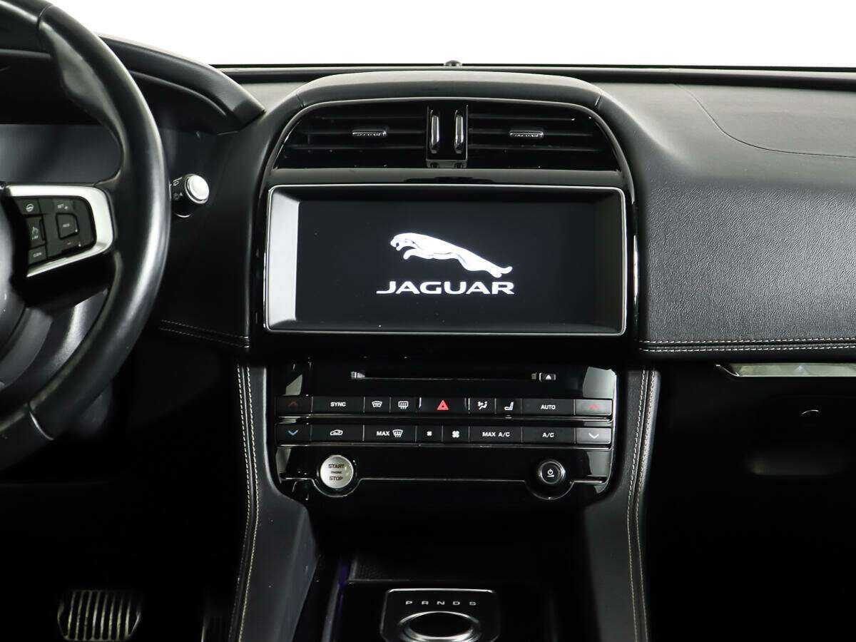 Jaguar F-Pace, 2017 Фото №12