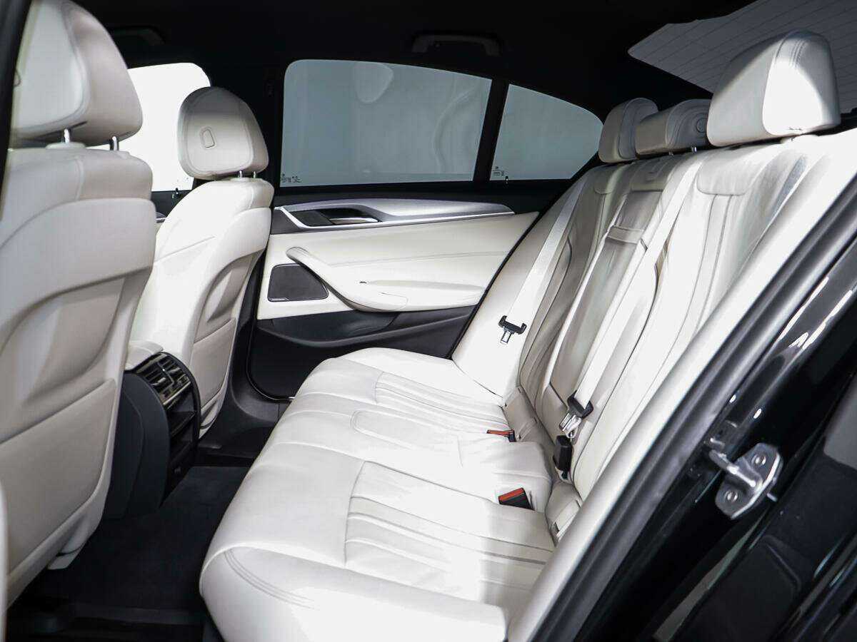 BMW 5 серии 530i xDrive, 2019 Фото №11