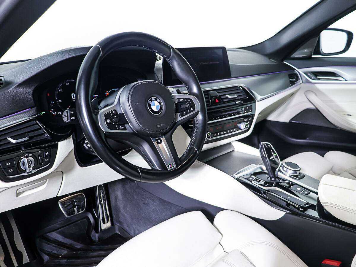 BMW 5 серии 530i xDrive, 2019 Фото №14