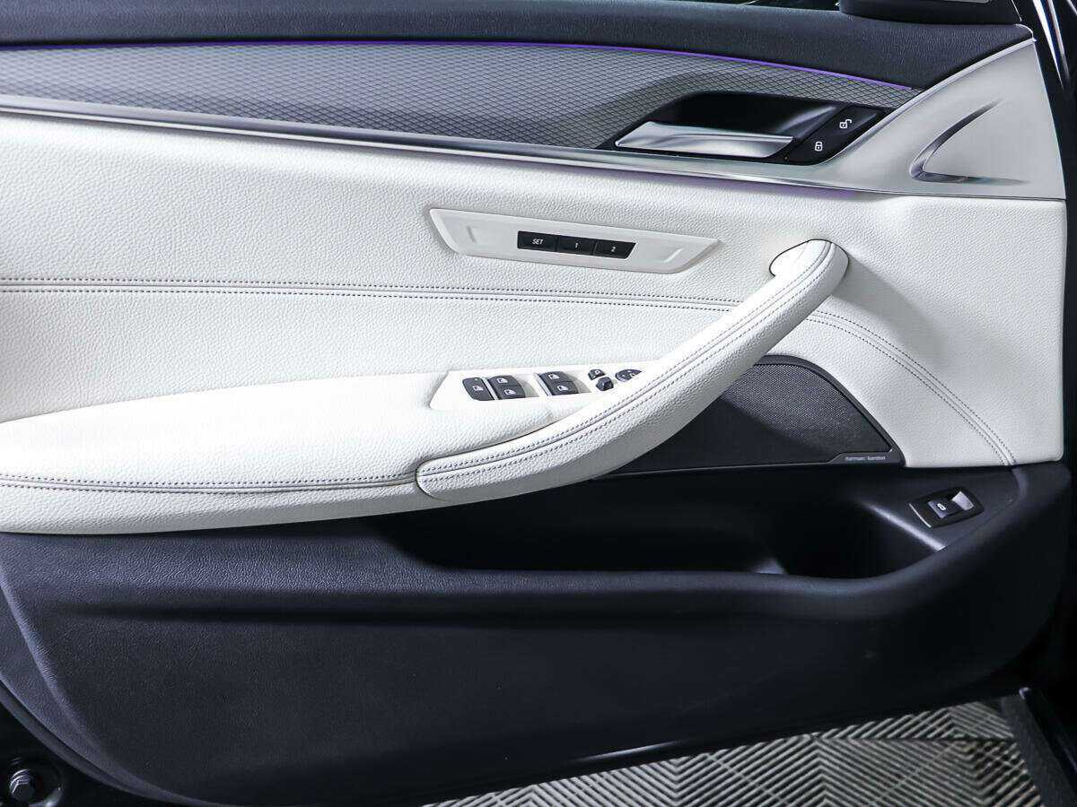 BMW 5 серии 530i xDrive, 2019 Фото №17