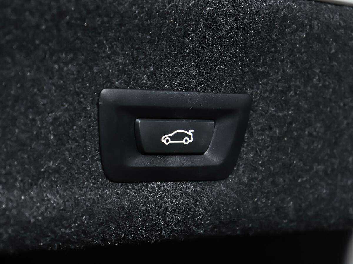 BMW 3 серии 320i xDrive, 2019 Фото №18