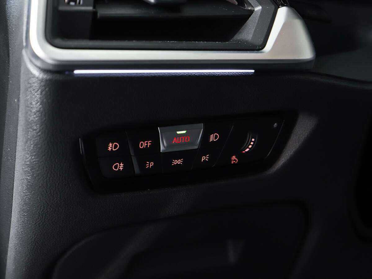 BMW 3 серии 320i xDrive, 2019 Фото №19