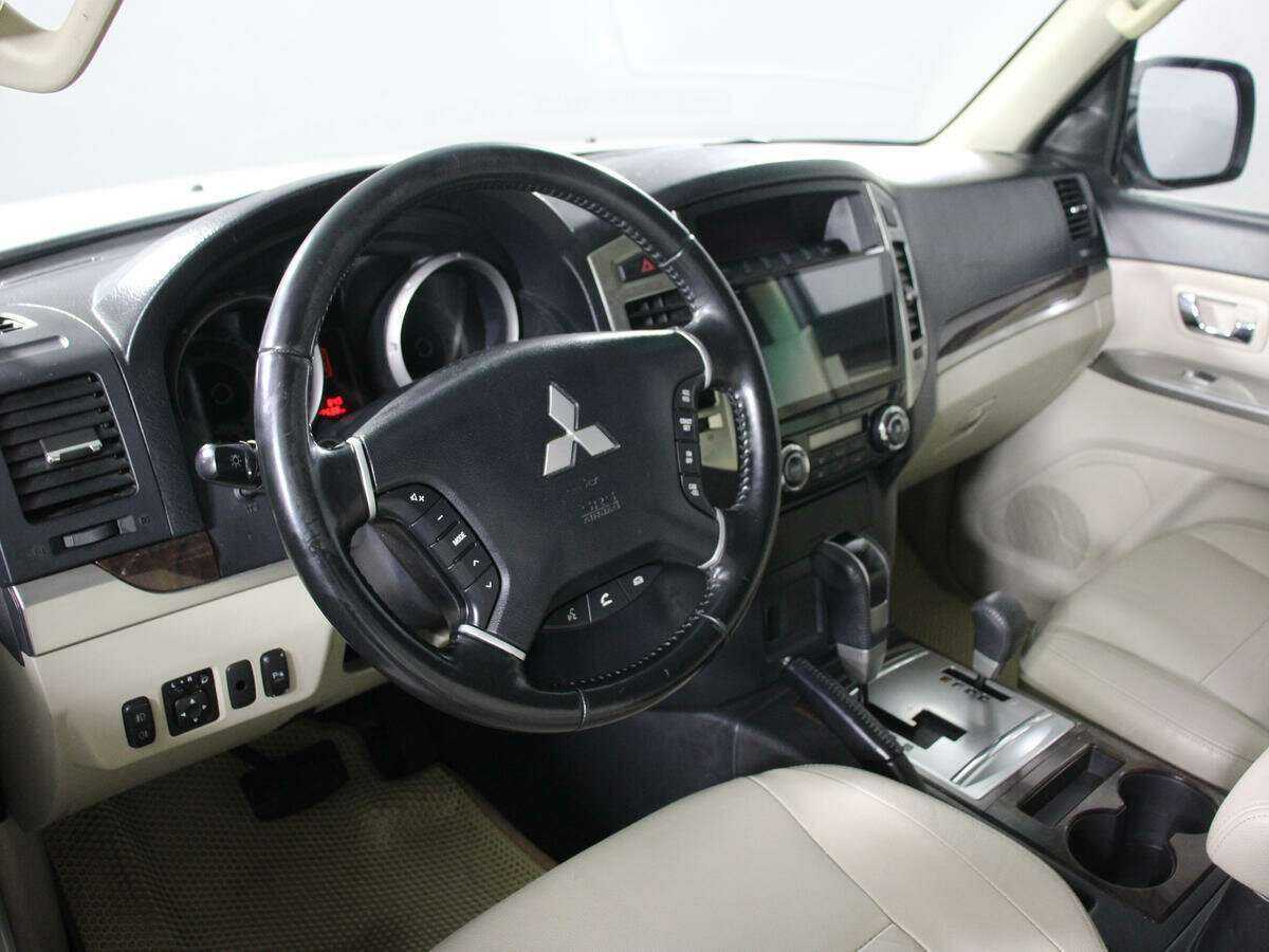 Mitsubishi Pajero, 2017 Фото №14