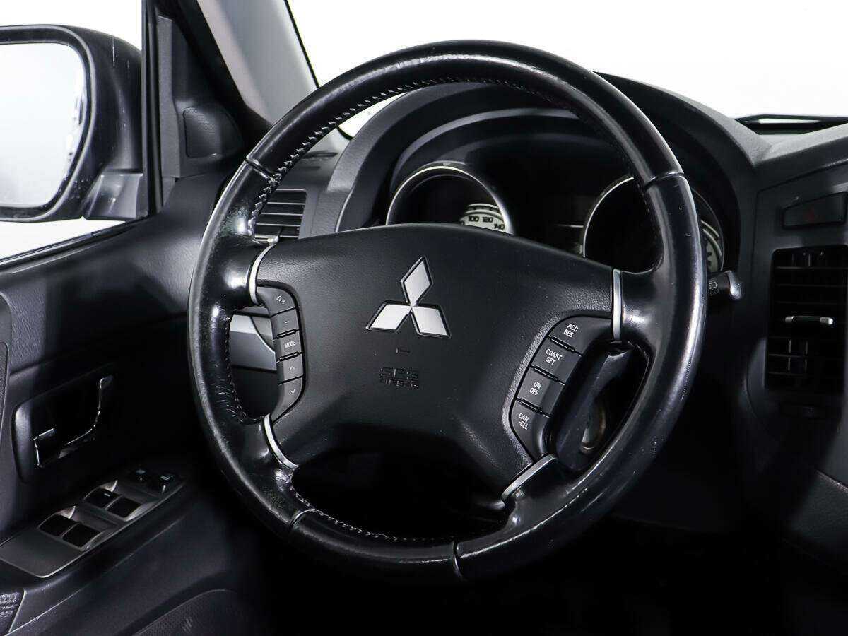 Mitsubishi Pajero, 2010 Фото №17