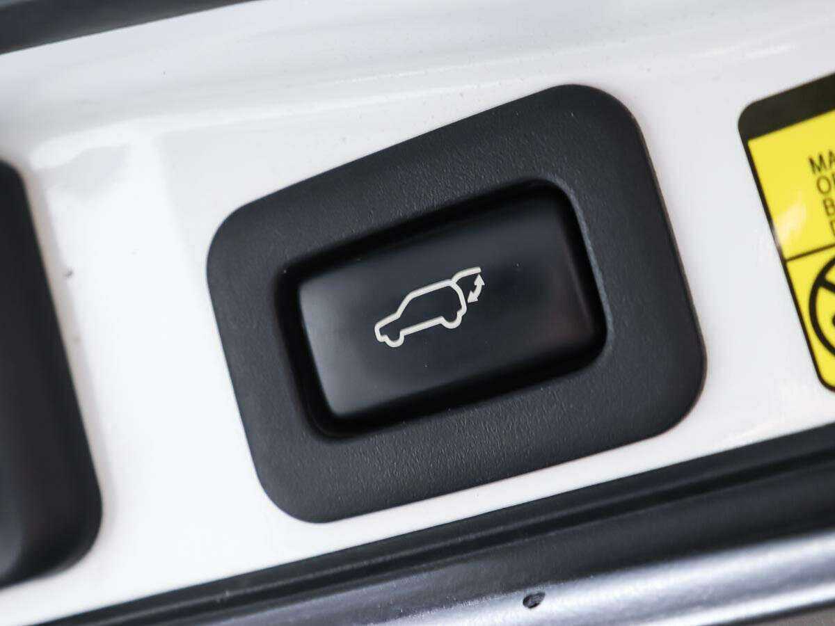 Lexus LX 570, 2011 Фото №18