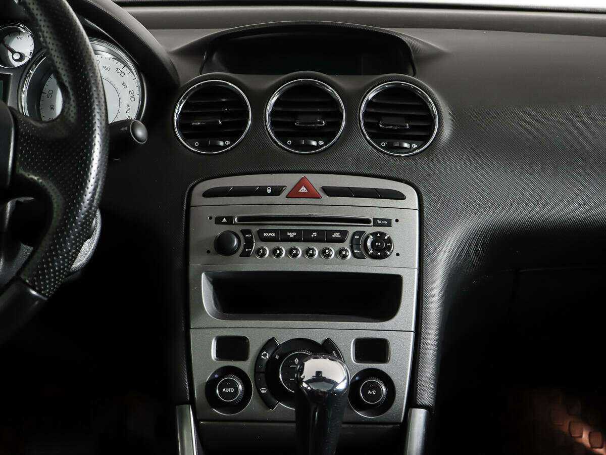 Peugeot 308, 2010 Фото №11