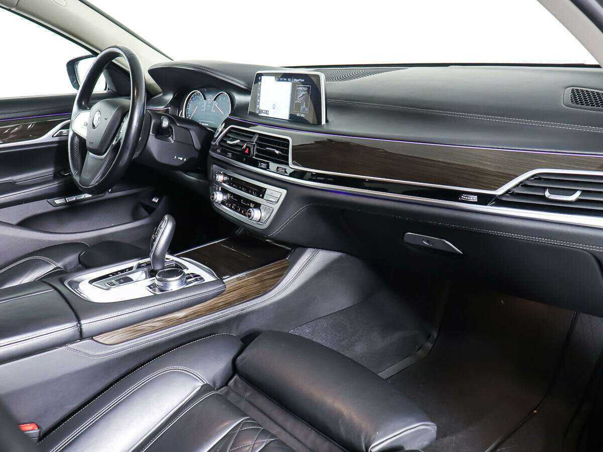 BMW 7 серии 750i xDrive, 2016 Фото №9