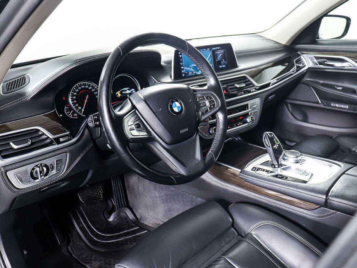 BMW 7 серии 750i xDrive, 2016 Фото №13