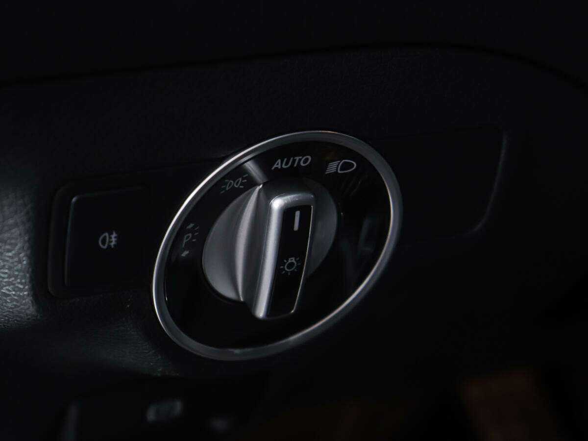 Mercedes-Benz GLA 200, 2015 Фото №15