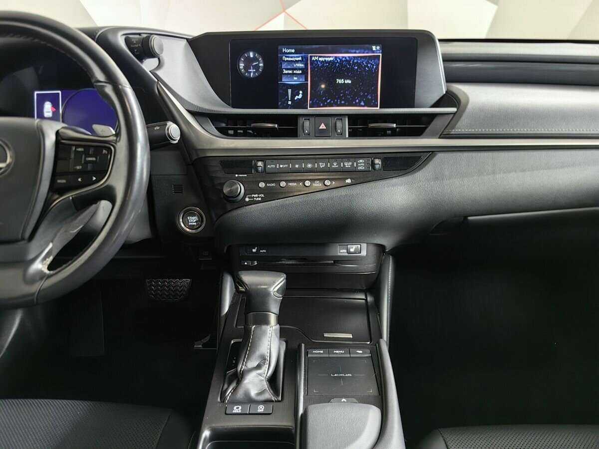 Lexus ES 200, 2019 Фото №11