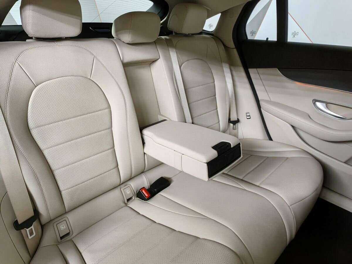 Mercedes-Benz GLC Coupe 300, 2018 Фото №12