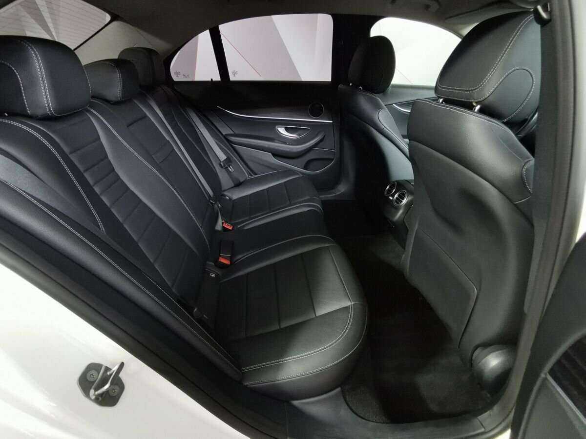 Mercedes-Benz E-Класс 300, 2017 Фото №12