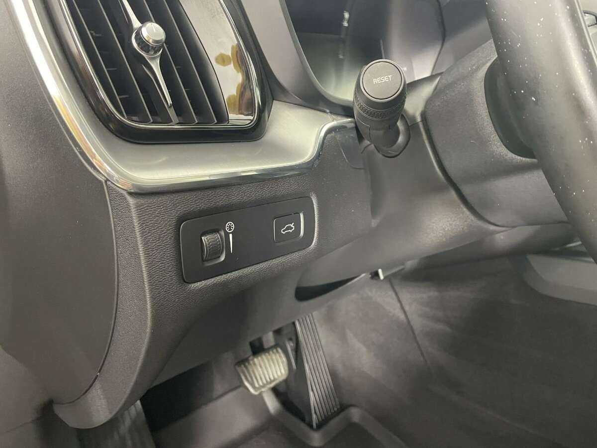 Volvo XC60, 2019 Фото №9