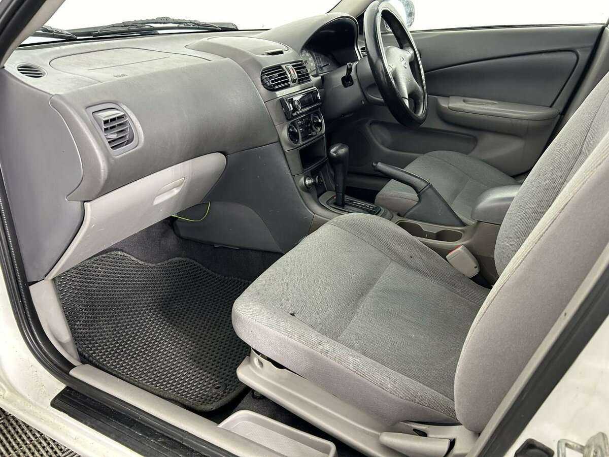 Nissan Sunny, 2004 Фото №14