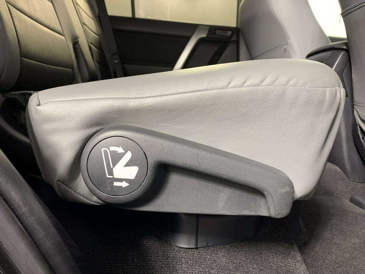 Toyota Land Cruiser Prado, 2021 Фото №18