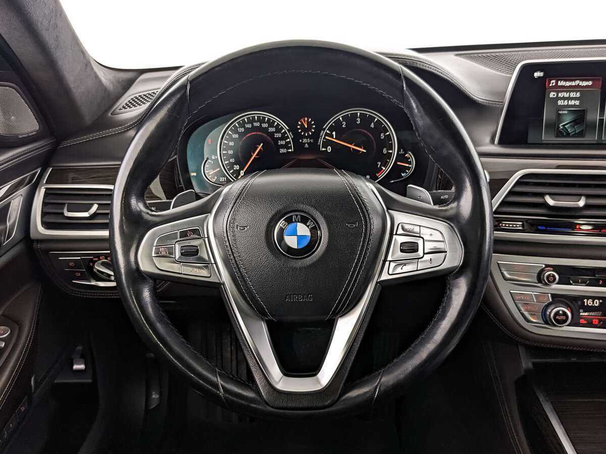 BMW 7 серии Long 750Li xDrive, 2017 Фото №17