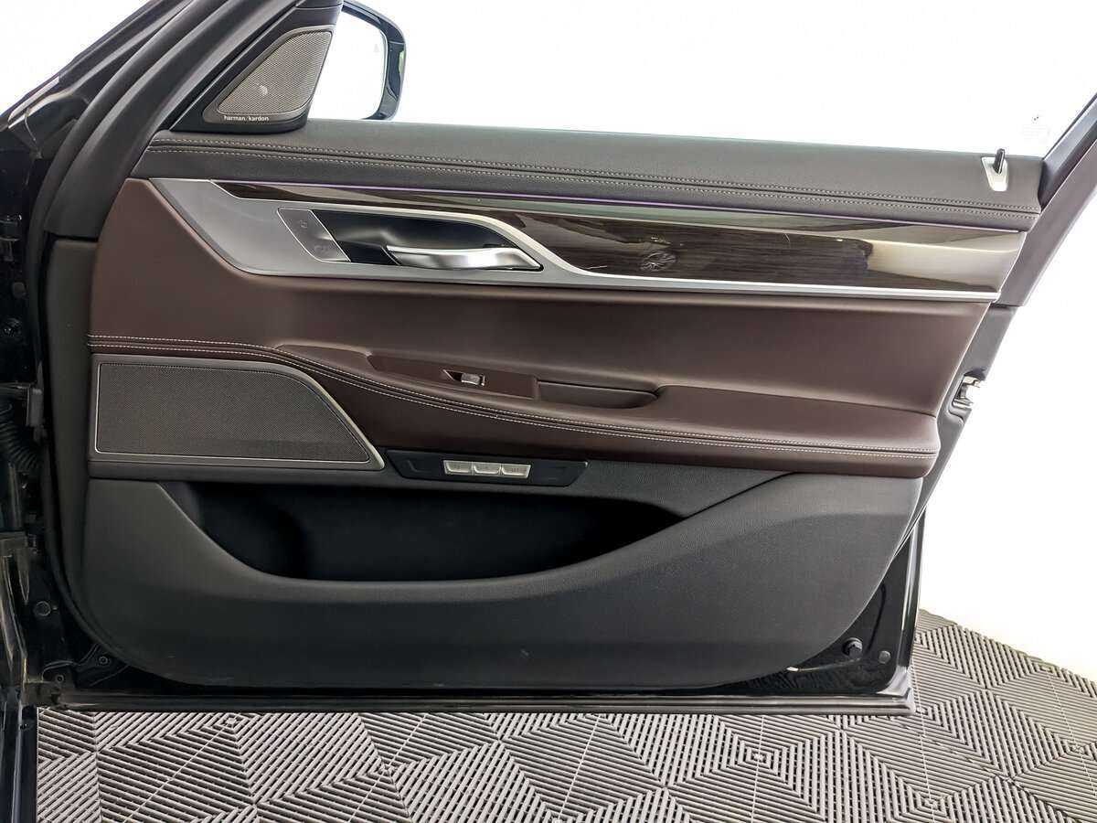 BMW 7 серии Long 740Li xDrive, 2016 Фото №21