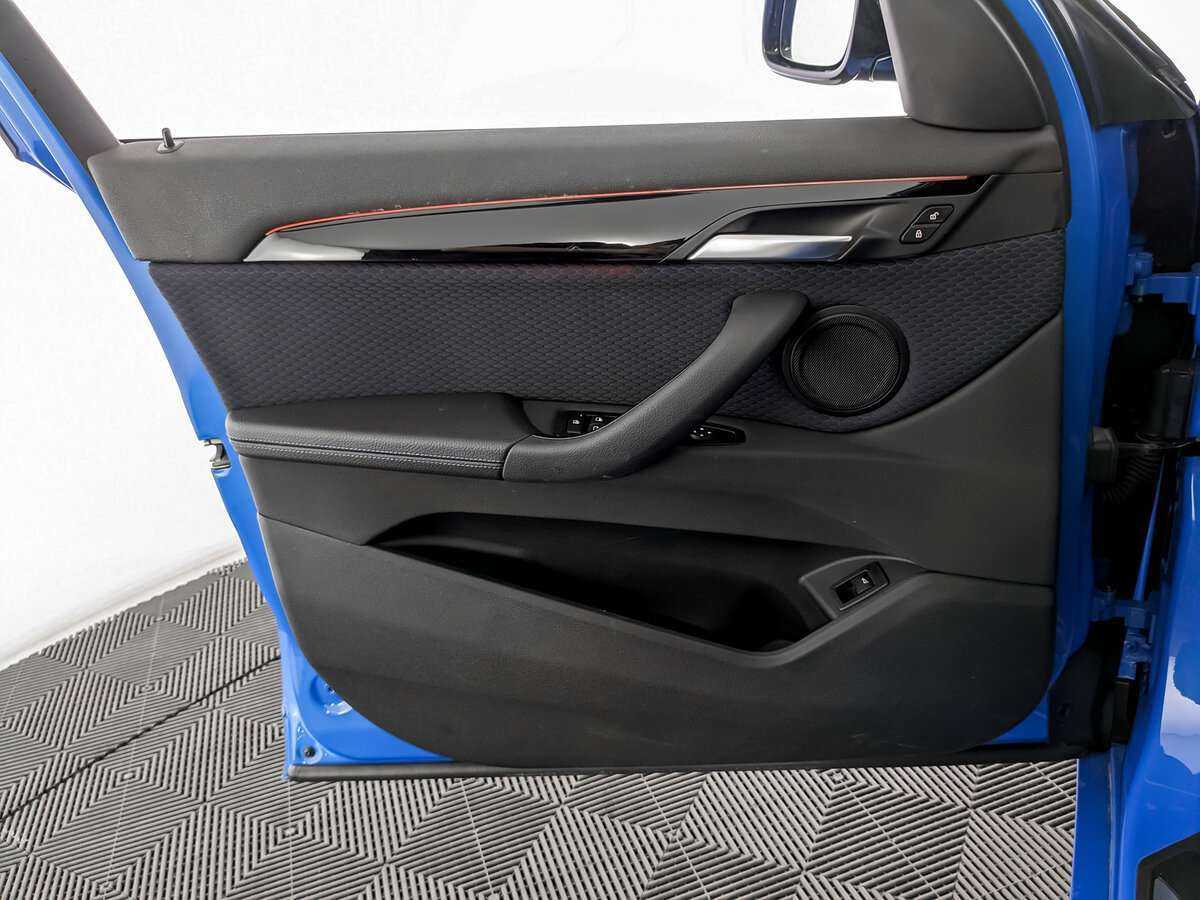 BMW X1 20i xDrive, 2020 Фото №15