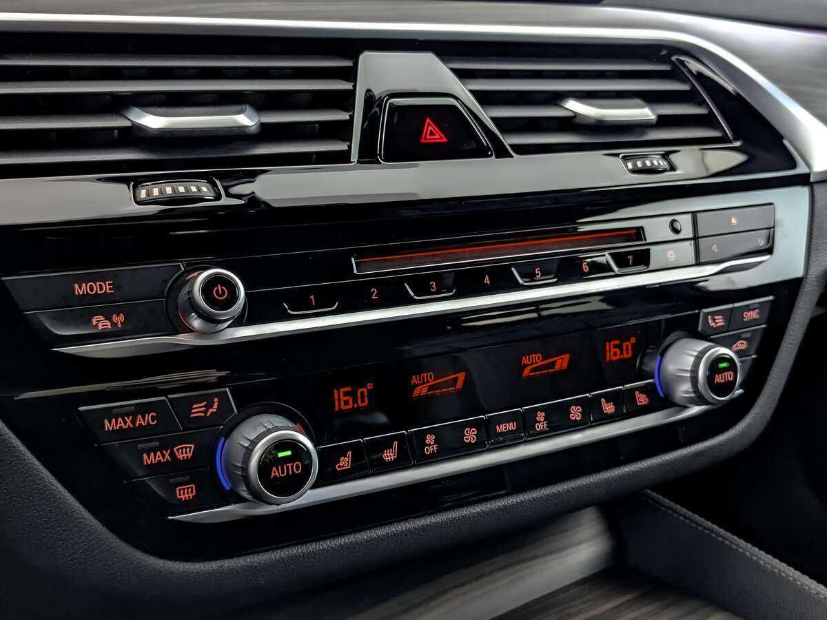 BMW 5 серии 530d xDrive, 2019 Фото №15