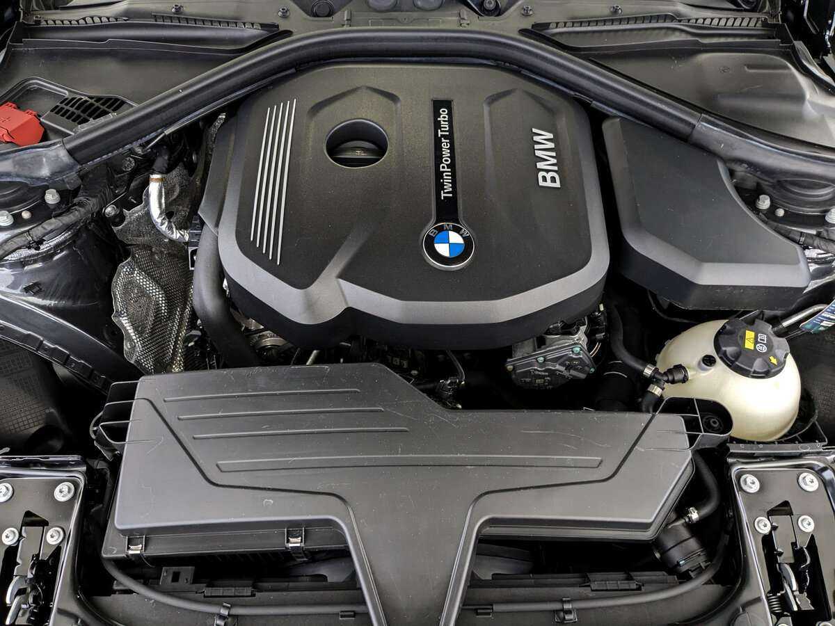 BMW 3 серии 318i, 2018 Фото №9