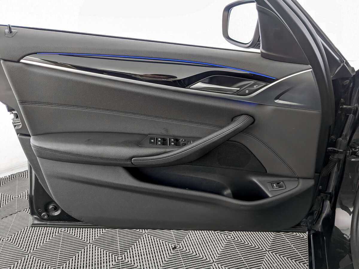 BMW 5 серии 520d, 2019 Фото №17