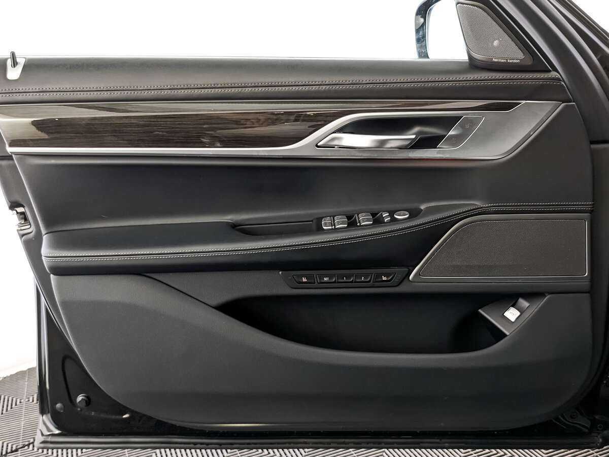 BMW 7 серии Long 750Li xDrive, 2019 Фото №14