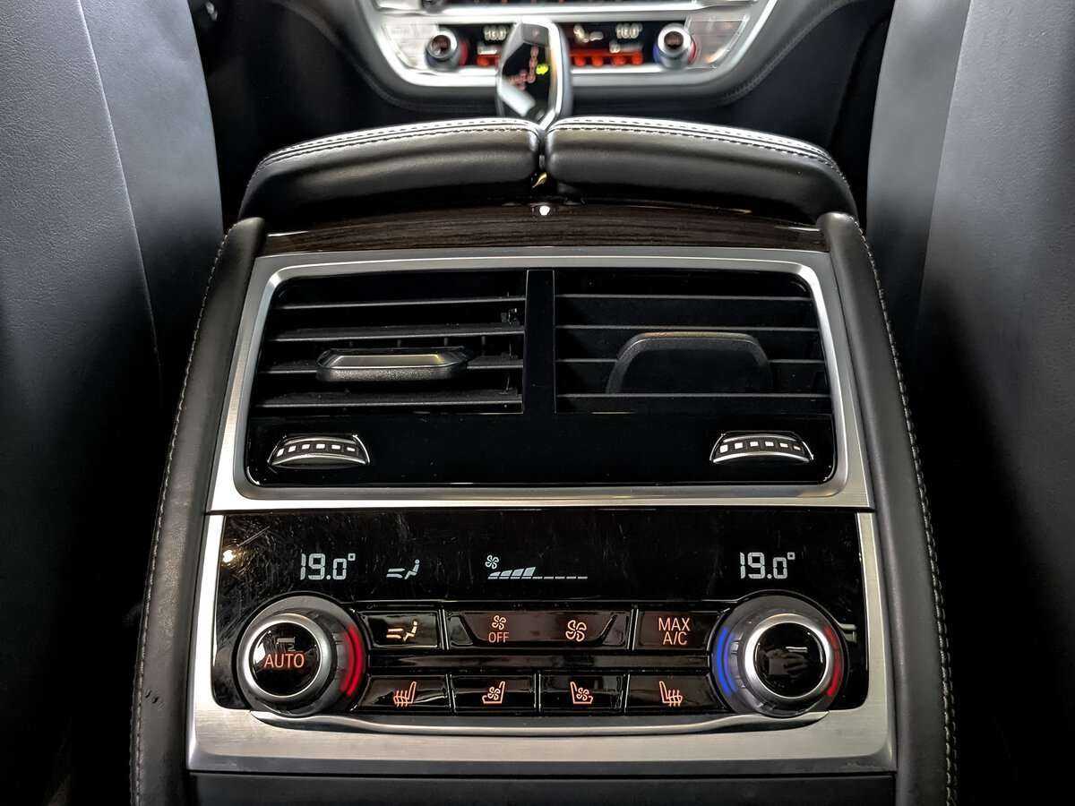 BMW 7 серии Long 750Li xDrive, 2019 Фото №23