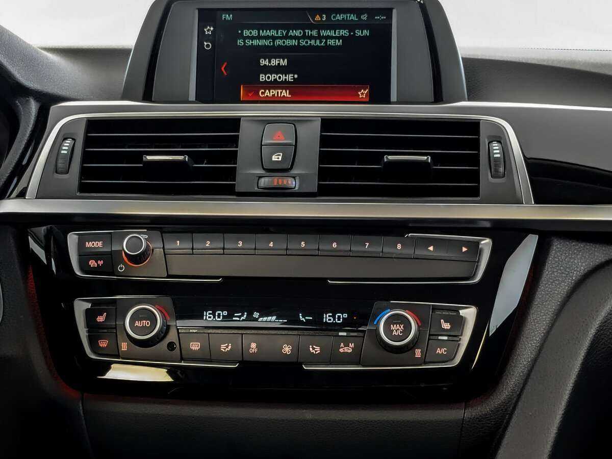 BMW 3 серии 318i, 2017 Фото №12