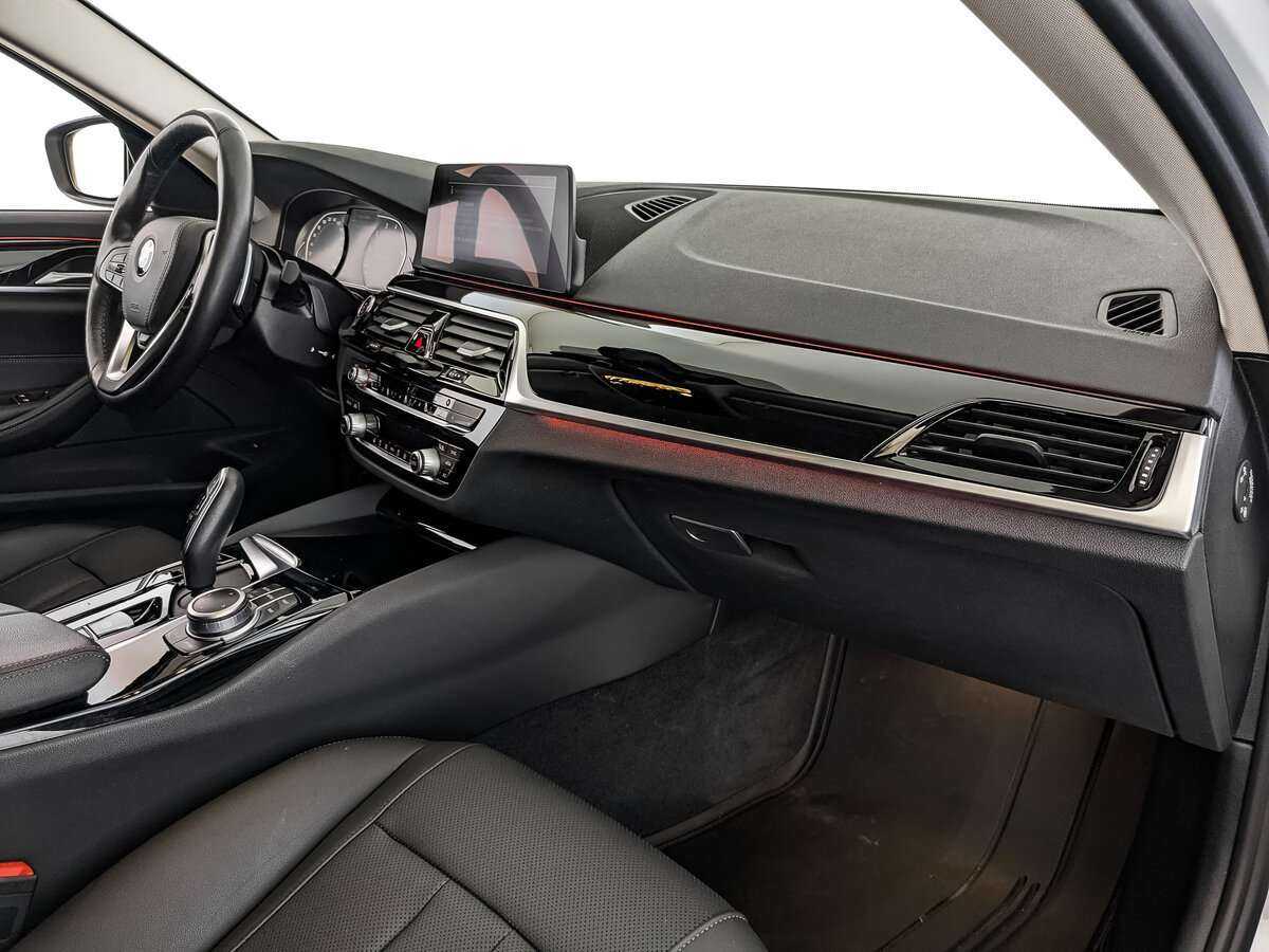 BMW 5 серии 520i, 2020 Фото №9
