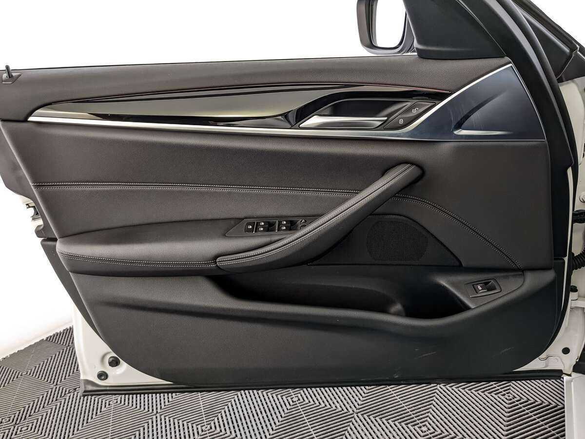 BMW 5 серии 520i, 2020 Фото №13