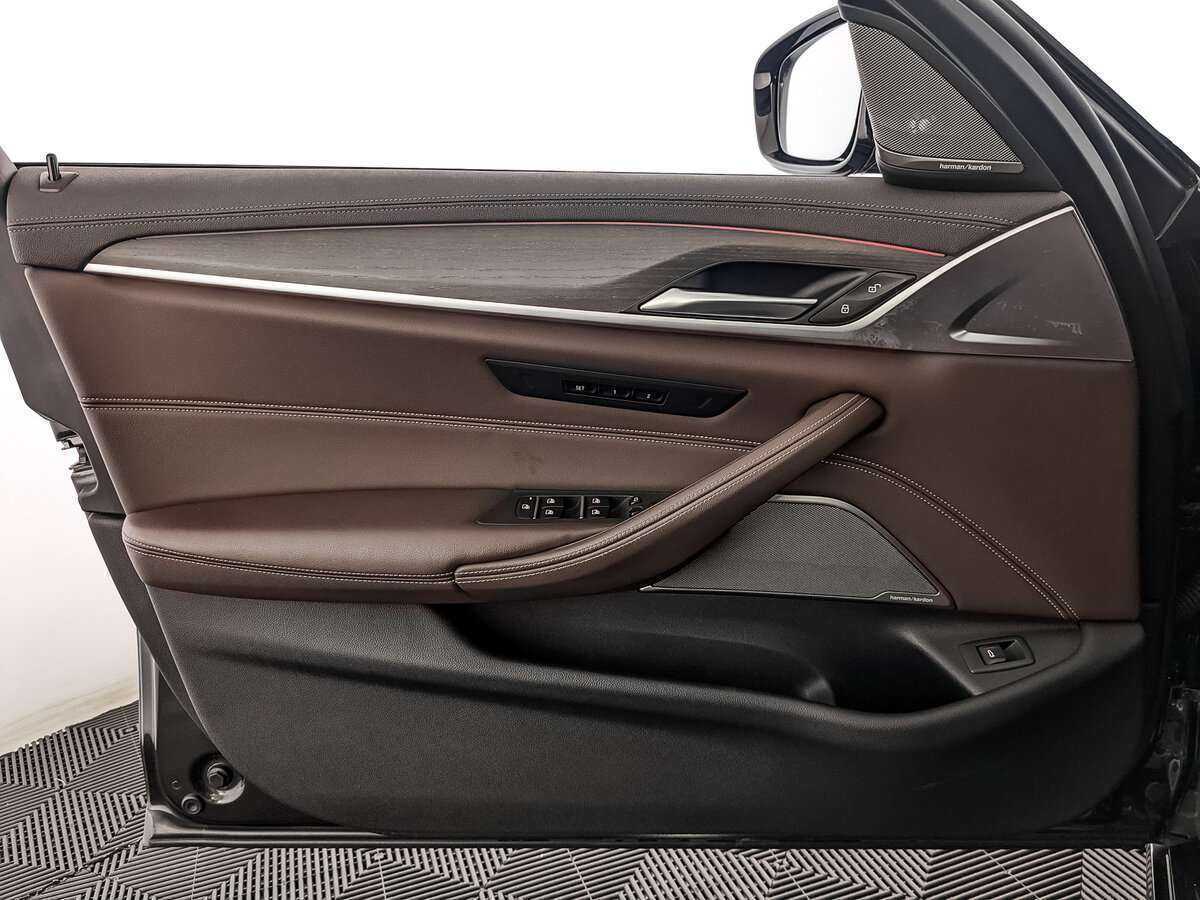 BMW 5 серии 530d xDrive, 2020 Фото №13