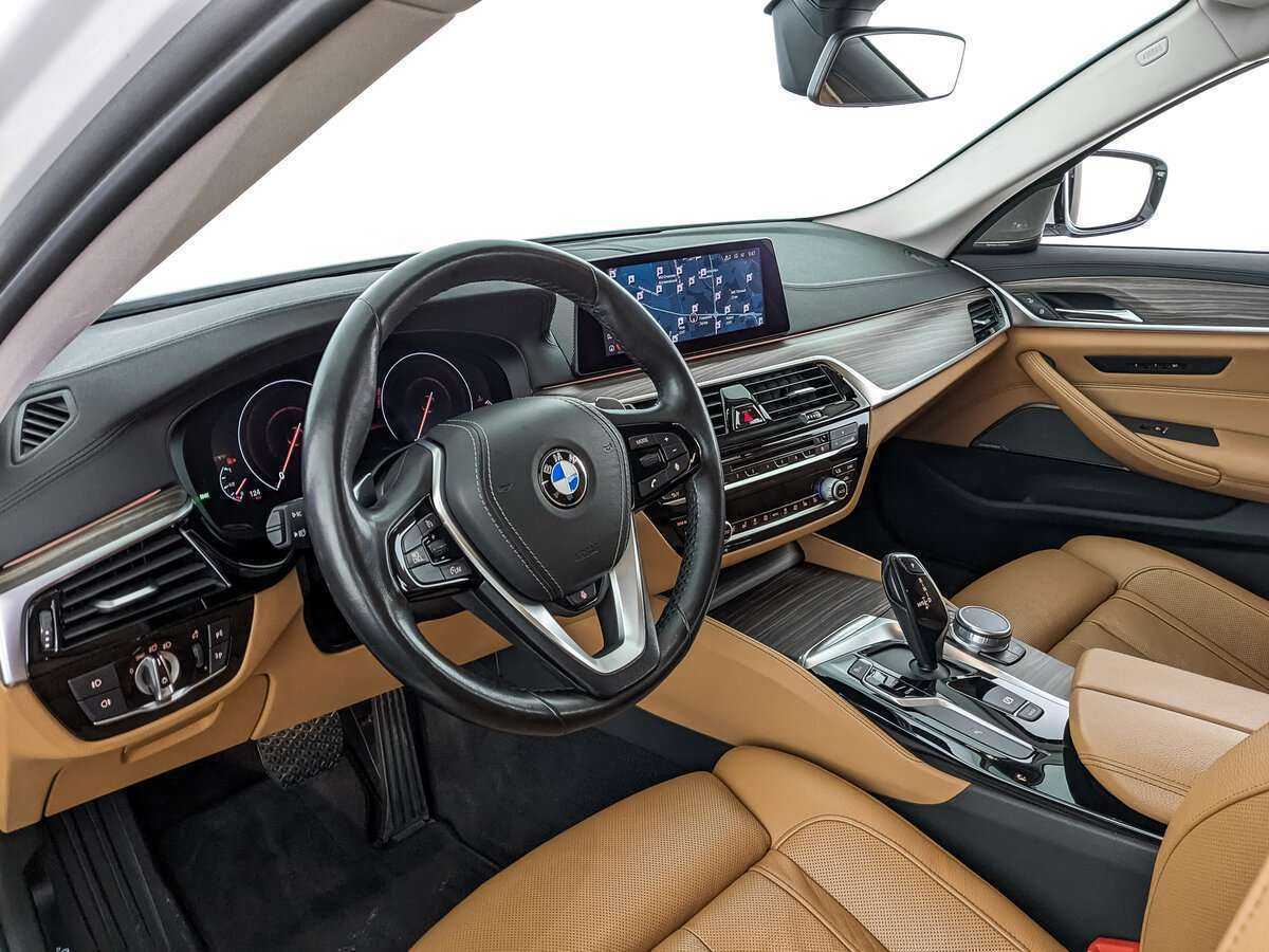 BMW 5 серии 530i xDrive, 2019 Фото №11