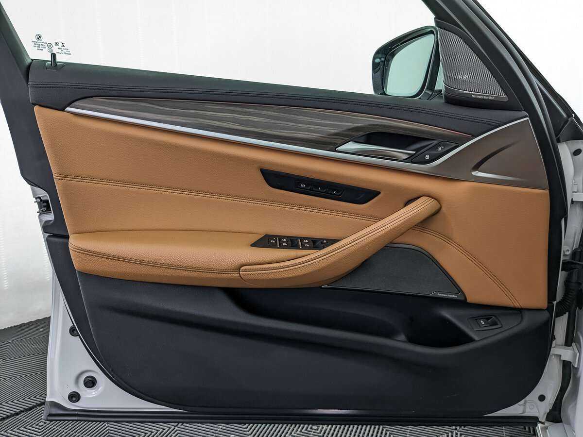 BMW 5 серии 530i xDrive, 2019 Фото №14